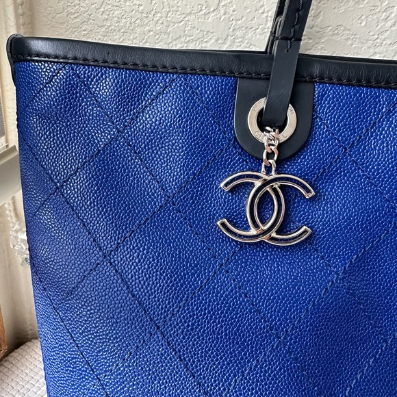 Chanel Blue Caviar Large Tote EUC - Picture 4 of 13